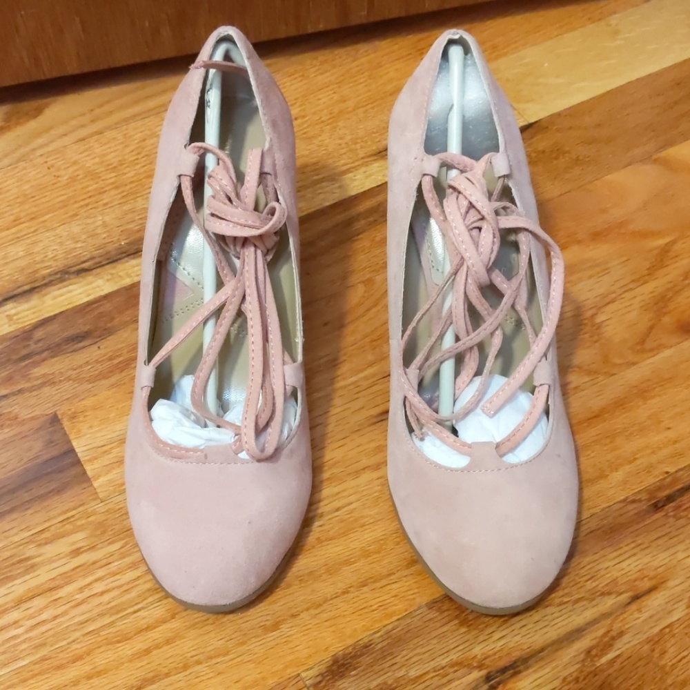 Dusty pink round toe pumps